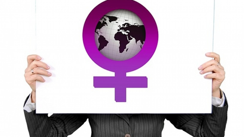 Die Bundesregierung hat sich auf eine Frauenquote von 30 Prozent für große börsennotierte Unternehmen geeinigt.