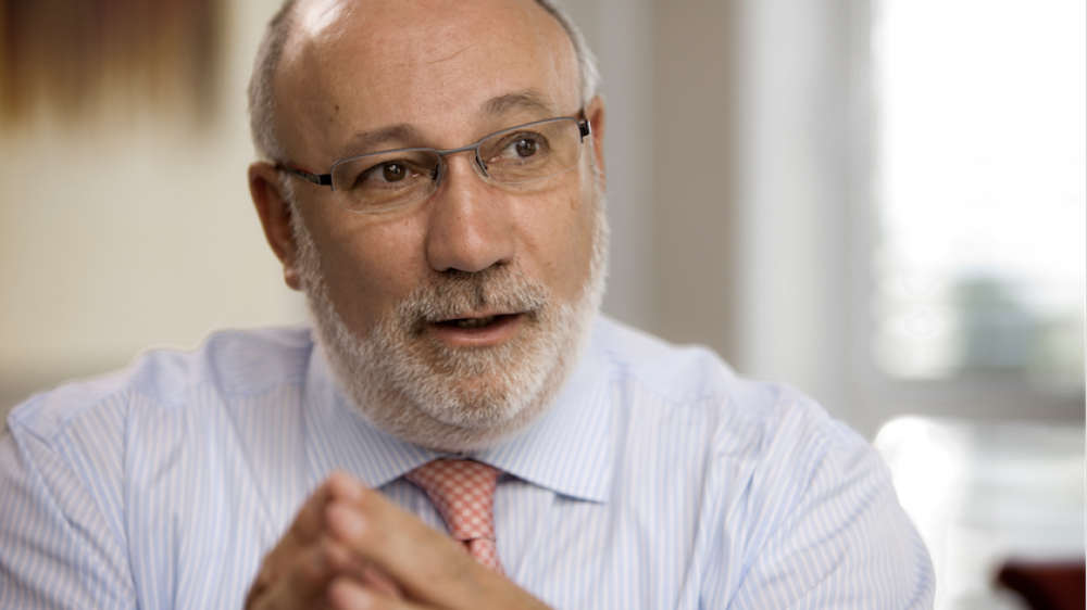 Walter Capellmann, Hauptbevollmächtigter der Monuta Deutschland, betont die Wichtigkeit von Einfühlungsvermögen beim sensiblen Thema Hinterbliebenenvorsorge.