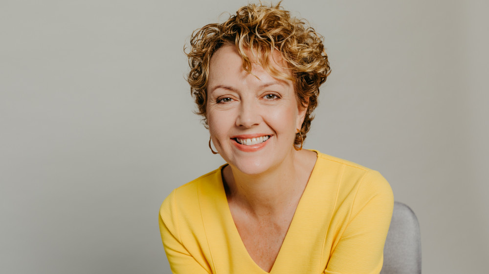 Stellt im Gastbeitrag 4 Reflexionen vor, die helfen sollen, zur positiven Energiequelle für sich und die eigene Umgebung zu werden: Whitney Breer